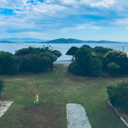 Holiday home Luminous House 100m From The Sea Nea Roda